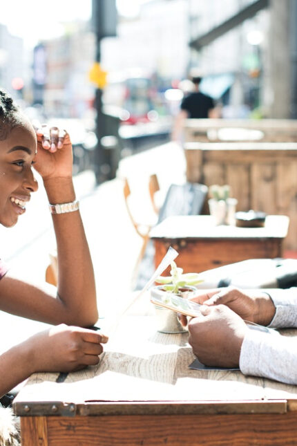 Couple on a date (Photo courtesy of rawpixel.com)