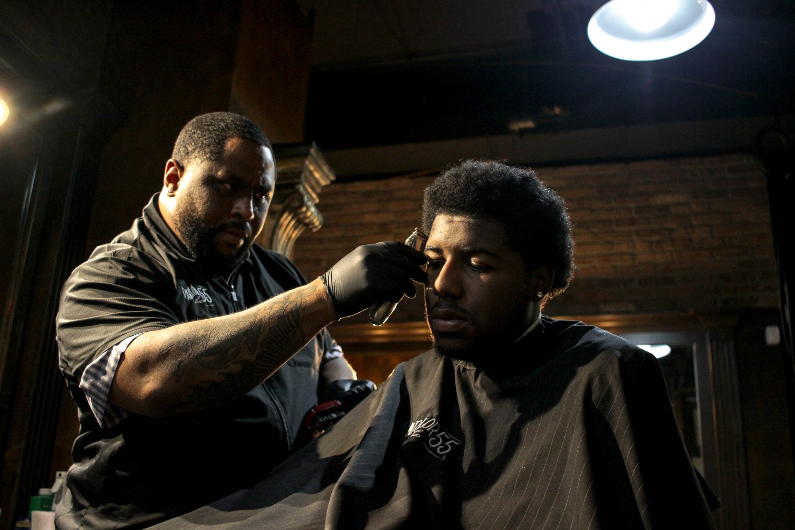 Man getting his hair cut (Courtesy of unsplash.com)