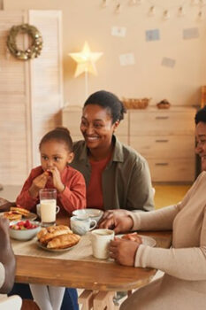 Family at Christmas (Credit: freepik.com)